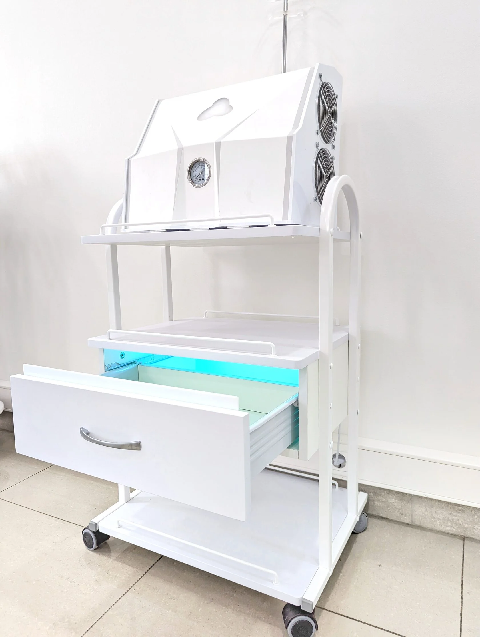 Столик косметолога Атисмед Трио Люкс с УФ-модулем